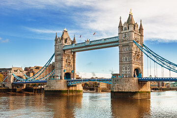 Obraz premium Tower Bridge over the River Thames in London under blue sky