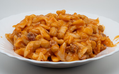 Pettole with chickpeas and meat is a traditional dish of southern cuisine, particularly from Campania, which combines the rusticity of pettole with the richness of a sauce based on chickpeas and meat.