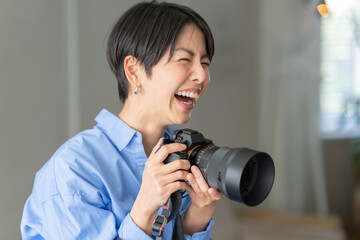 女性　フォトグラファー　カメラマン