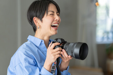 女性　フォトグラファー　カメラマン