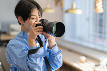 女性　フォトグラファー　カメラマン