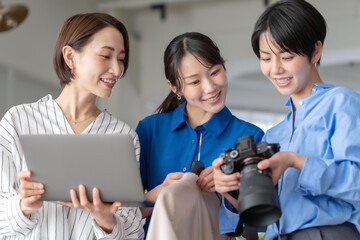 撮影チーム　女性