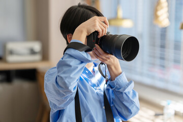 女性　フォトグラファー　カメラマン