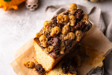Halloween cake decorated with skull