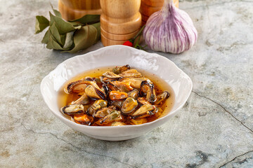 Canned mussels in oil and spices