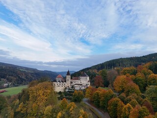 Obraz premium Burg Feistritz im Feistritztal, am Wechsel