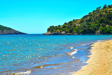 Obraz premium Unbewohnte Insel Sfaktiria vor der Westküste von Peleppones bei Pylos (Griechenland)