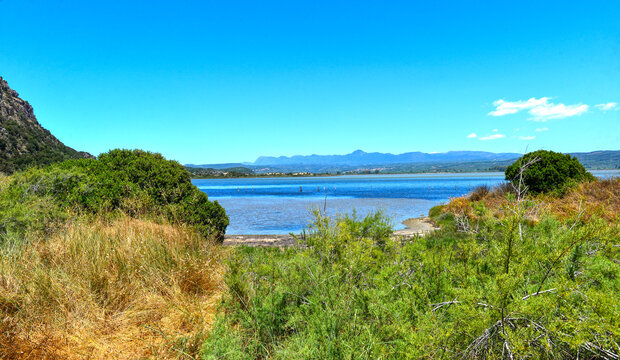 Die Gialova-Lagune (Limni Divariou) in Gialovo-Pylos in Messenien, Peloponnes (Griechenland)