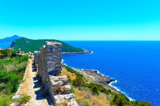 Paliokastro (altes Kastell) an der Bucht von Navarino bei Pylos, Messenien (Griechenland)