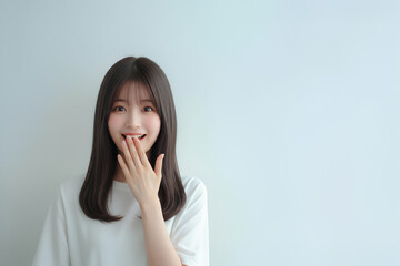 驚く美しい女性	