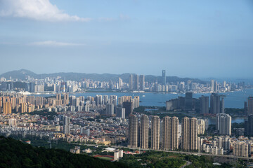 Fototapeta premium Panoramic View of Urban Skyline and Bay Area with High-Rise Buildings and Natural Surroundings