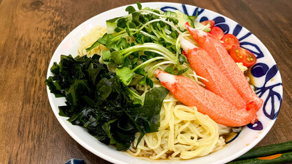 カニかまと野菜の冷やし中華