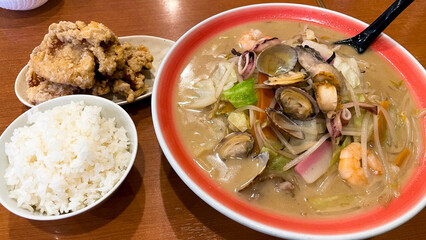 野菜たっぷりの海鮮ちゃんぽん