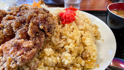 石川県おさむ食堂の唐揚げチャーハン