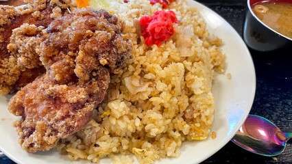 石川県おさむ食堂の唐揚げチャーハン