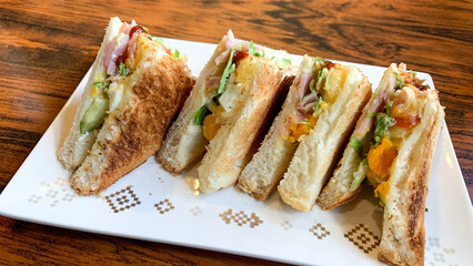 具だくさんのミックスホットサンド