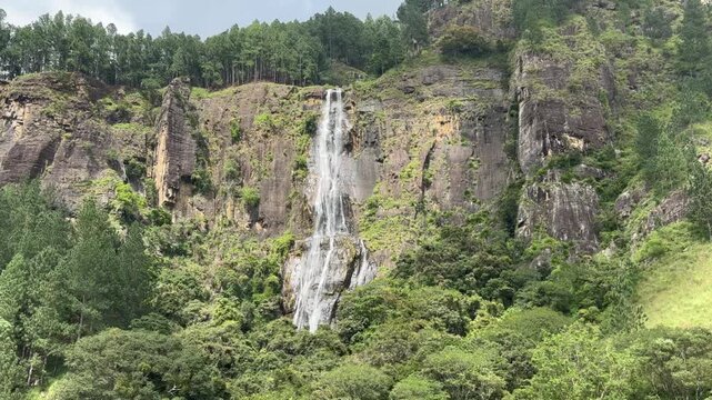Bambarakanda Falls in Sri Lanka, tallest waterfall in Sri Lanka 