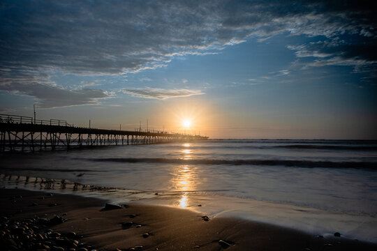Atardecer en el Muelle de Pacasmayo Per&uacute;