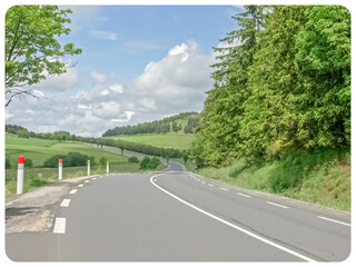 Route de campagne du centre de la France 