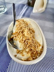 Cookie crumbles with yogurt 