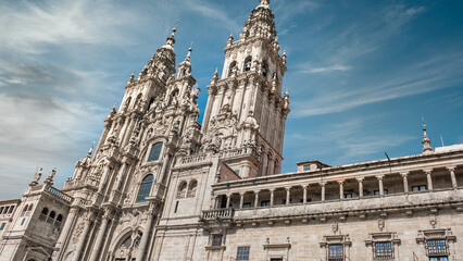Campanarios y fachada barroca catedral católica de Santiago de Compostela, España