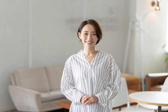 女性