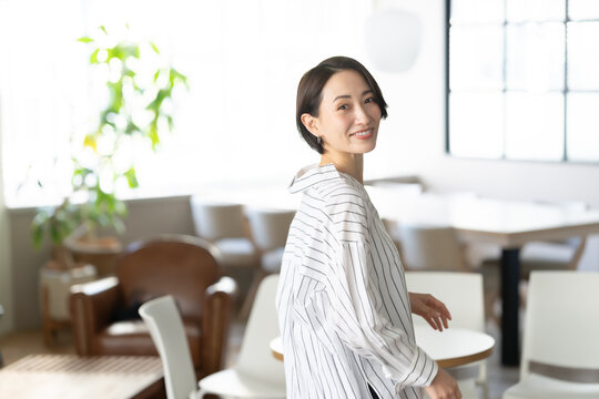 女性