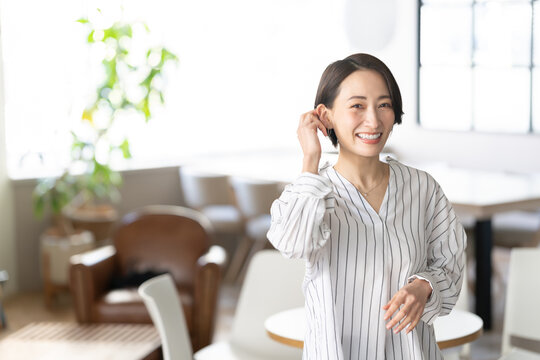 女性