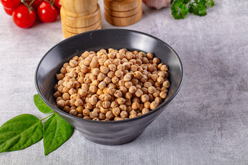 Raw dry chickpea in the bowl
