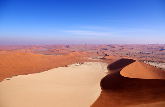 lever de soleil sur le désert de Sossusvlei, Namibie
