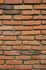 Fototapeta premium Brick wall texture with varying colors and sizes of bricks in a well-constructed pattern