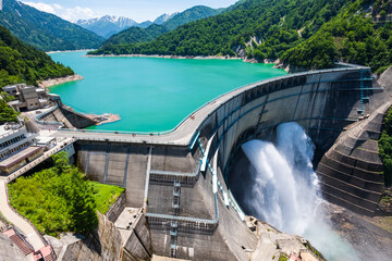 黒部ダム　観光放水