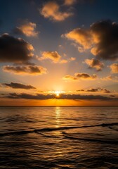 Obraz premium Gorgeous sunset over the ocean with clouds and golden light reflecting on the water surface