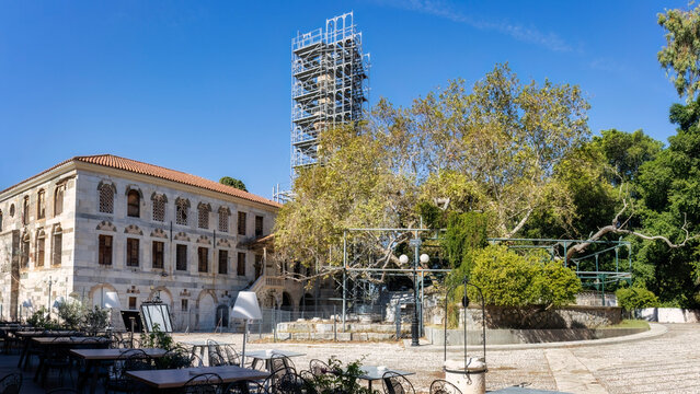 Kos Stadt mit der Loggia-Moschee (Gazi-Hasan-Pascha-Moschee am Platz der Platane (Platane des Hippokrates) im September 2025