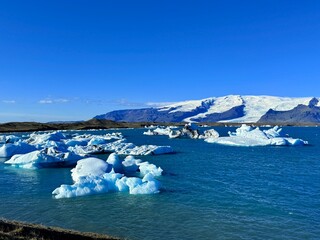 J&ouml;kuls&aacute;rl&oacute;n Glacier Lagoon and Diamond Beach in South Iceland with Floating Icebergs and Volcanic Landscape