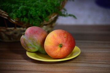 a manga &eacute; amiga da mem&oacute;ria e do intestino. A manga &eacute; puro tropicalismo mesmo n&atilde;o sendo uma fruta nacional. Al&eacute;m do alto teor de fibras