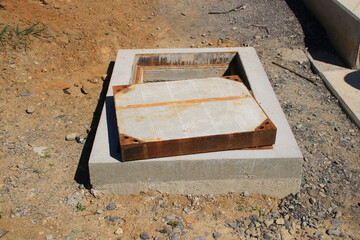 Neuer Kabelzugschacht zum verlegen von Leitungen in einer Baugrube