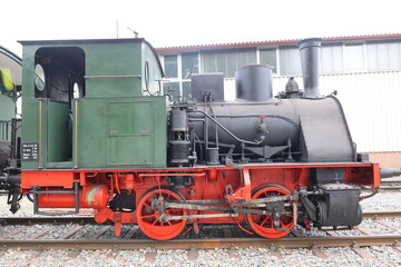 Naklejka premium Kleine Rangierlokomotive im Bahnhof von Weissach