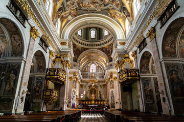 Obraz premium Vistas interiores de la hermosa catedral de San Nicolas, en Liubliana