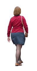 jeune femme vue de dos marchant en ville, , chemise rouge, jupe courte bleue, collants noirs, sac en bandoulière, chaussures plates marron, saison printanière