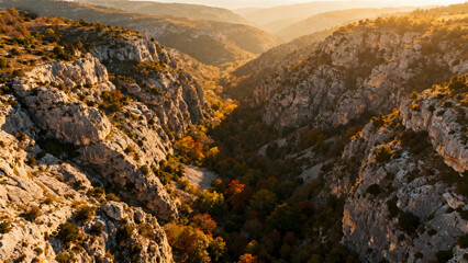 Obraz premium Rocky canyon at sunset