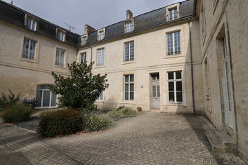 Bâtiment typique, vue de l'extérieur, ville de Fontenay le Comte, département de la Vendée, France