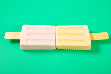 strawberries and mango flavors popsicles