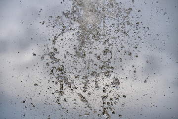 Aufspritzende Wassertropfen