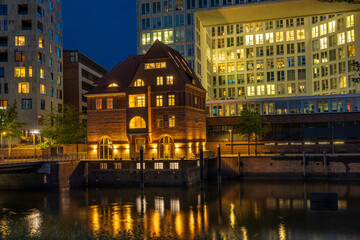 Altes Zollhaus und Spiegel-Verlagshaus in Hamburg