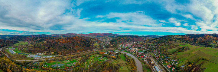 Państwo Muszyńskie, widok z powietrza jesień 25. © Maciej G. Szling