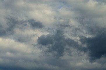 Fototapeta premium Dramatic sky filled with dark, ominous clouds before a storm