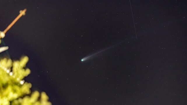 Time-lapse of comet C/2025 A6 Lemmon setting through clouds and a thunderstorm on October 24, 2025, in Tuscany, Italy