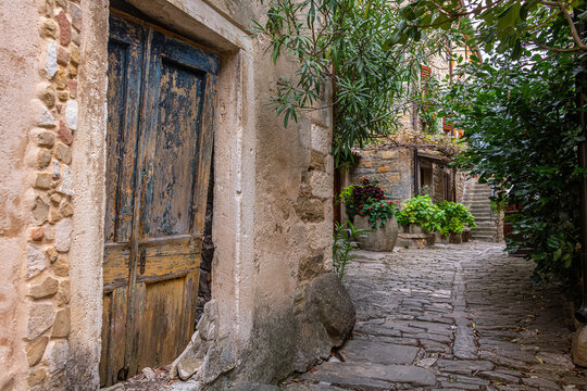 Fototapeta Picture from the town of Groznjan with idyllic cobbled streets and buildings made of natural stone, Istria, Croatia