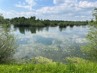 Fototapeta premium Orešje Lake or artificial lake Oresje (Zagreb County, Croatia) - Oresje-See oder künstlicher See Oresje (Kroatien) - Umjetno jezero Orešje (Sveta Nedelja, Hrvatska)